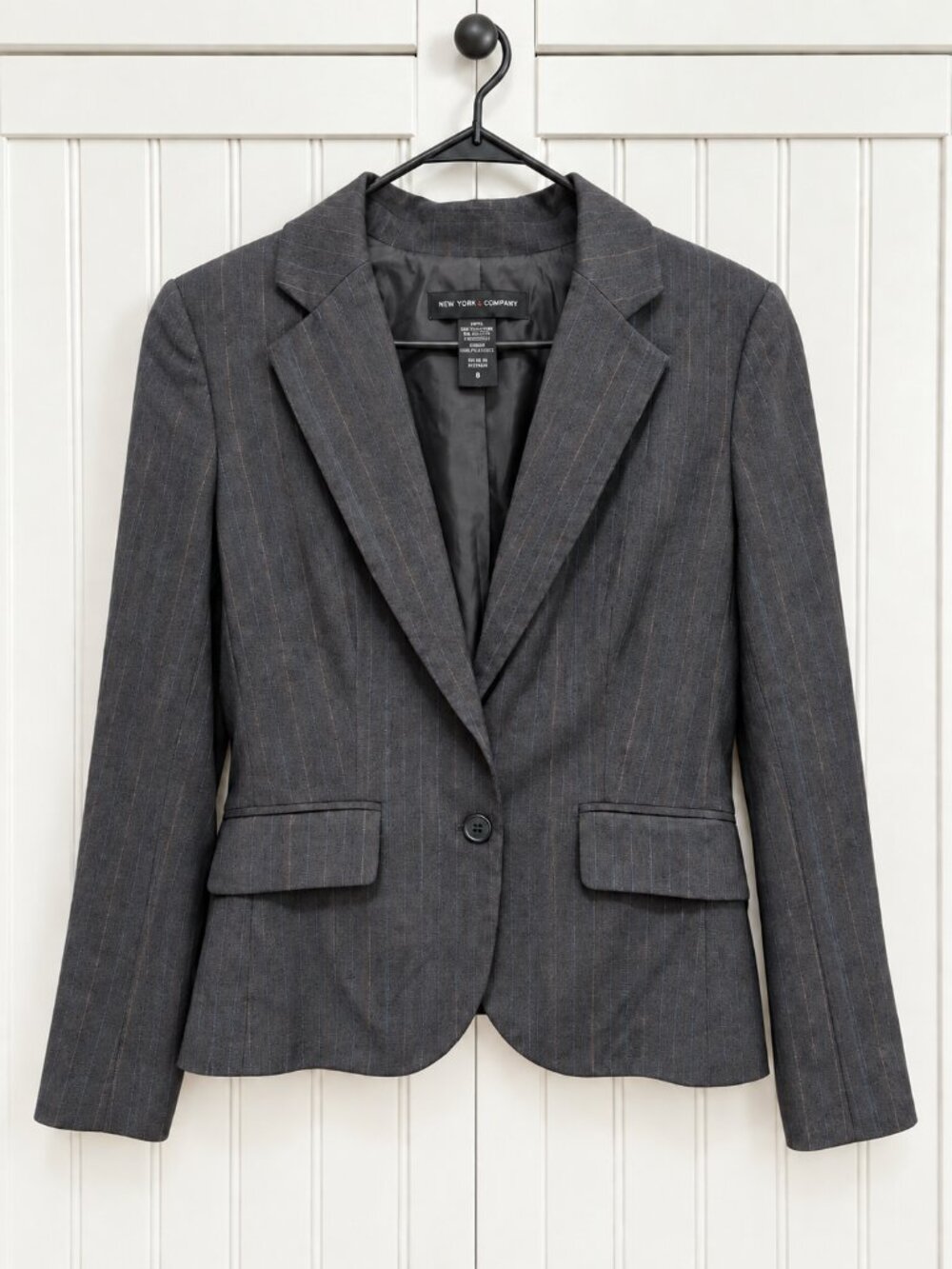 New York & Company Stretch Charcoal Gray Pinstripe Blazer – Size 8